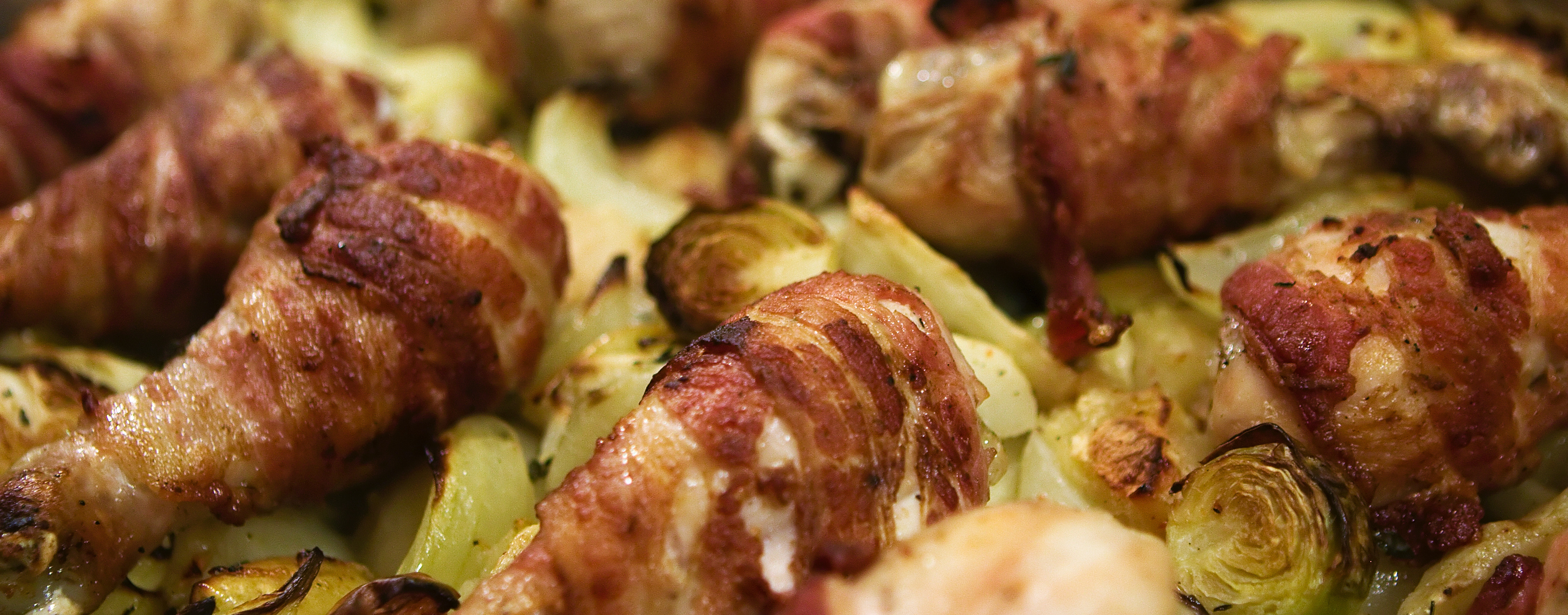 fotoelektrisk Highland grit Bacon-kylling med jordskokker, rosenkål og æble » Grill & Kokkerier